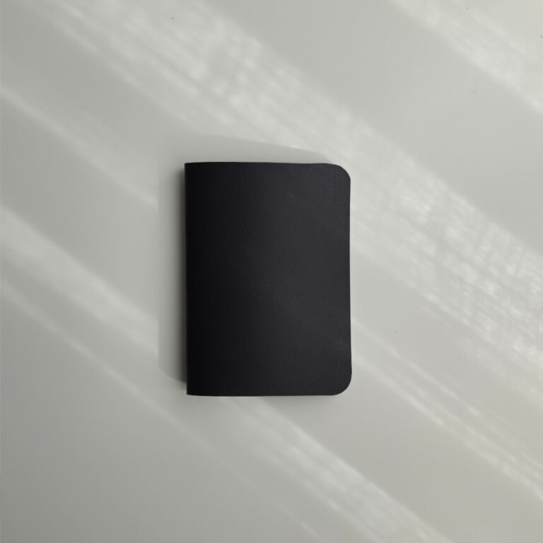 Saffiano Vibrant Black – fronte